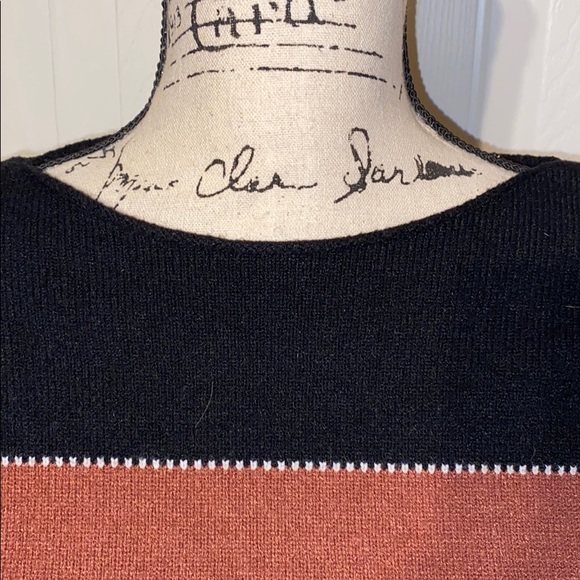 Color block sweater!!😘😘 - Picture 2 of 5